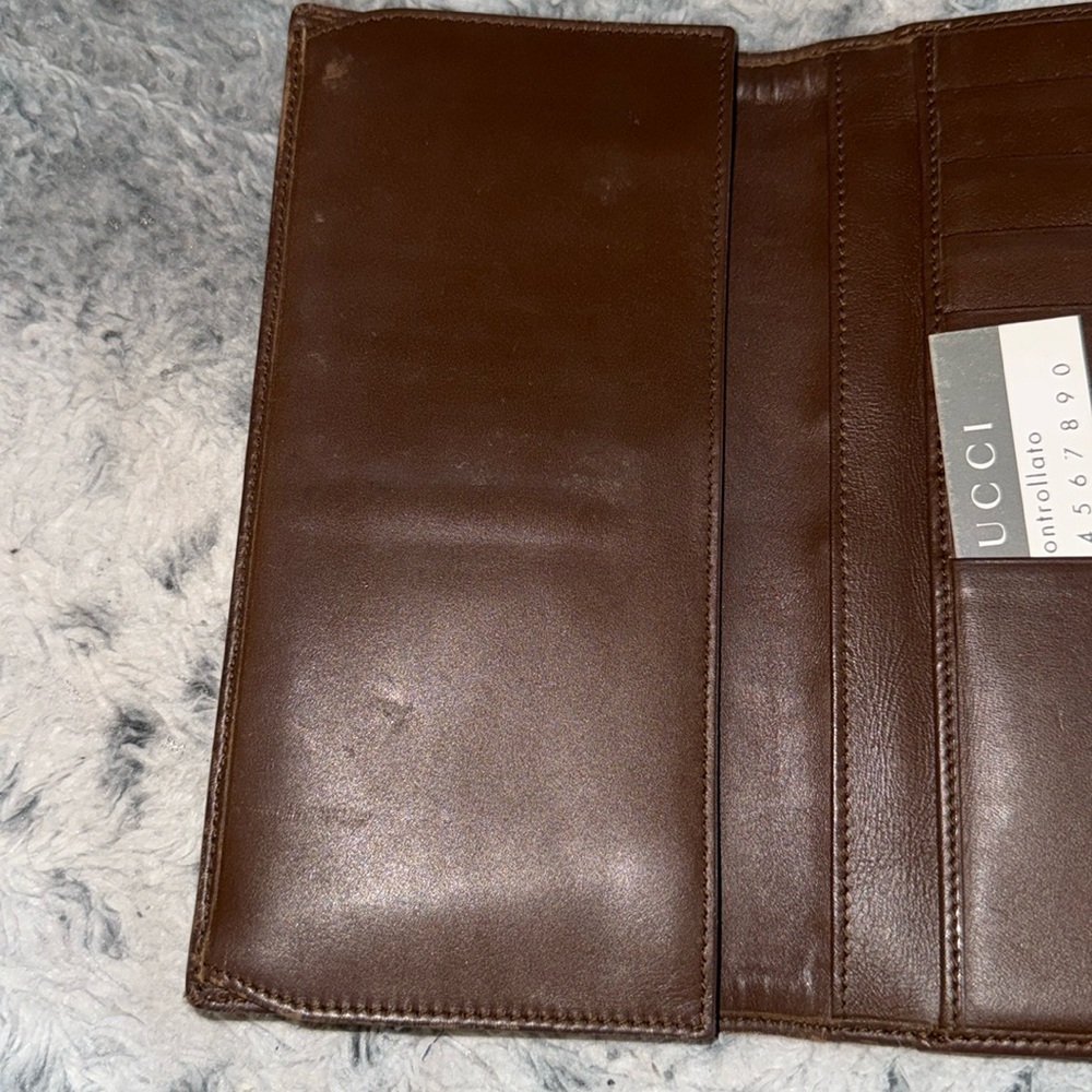 Women’s or Men's Gucci Canvas Long Wallet!! Comes with interlocking hardware! - Picture 7 of 17